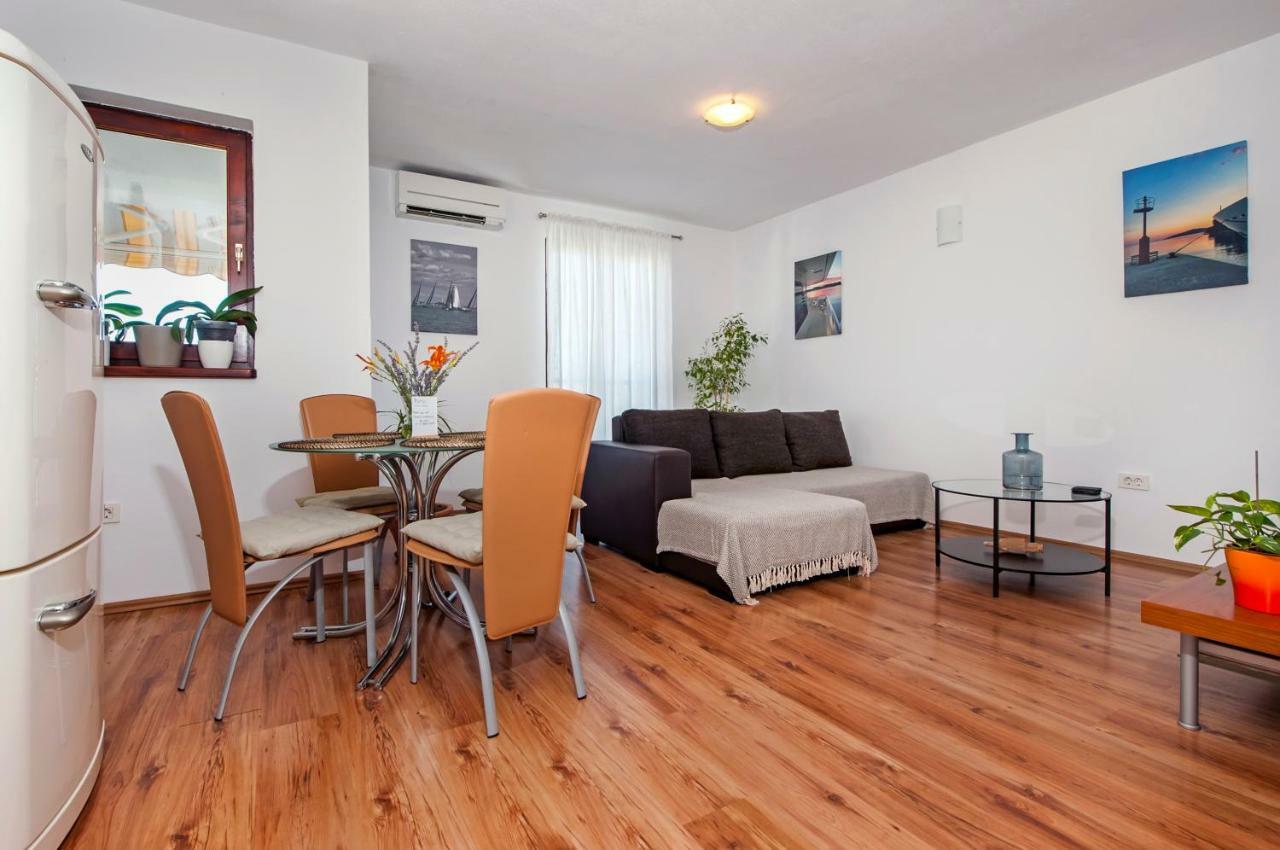Apartment Thalassa Ровінь Екстер'єр фото