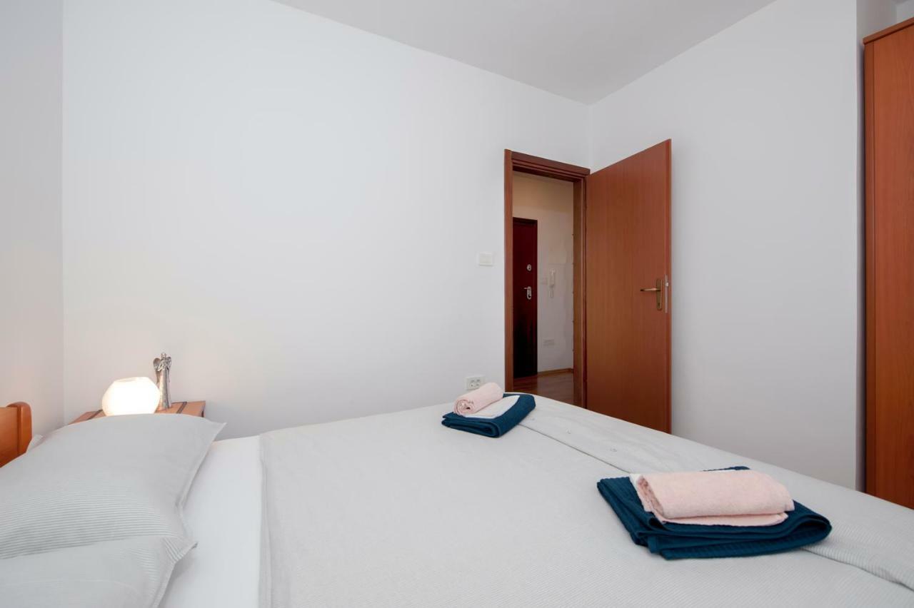 Apartment Thalassa Ровінь Екстер'єр фото
