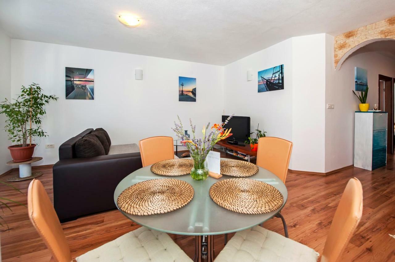 Apartment Thalassa Ровінь Екстер'єр фото