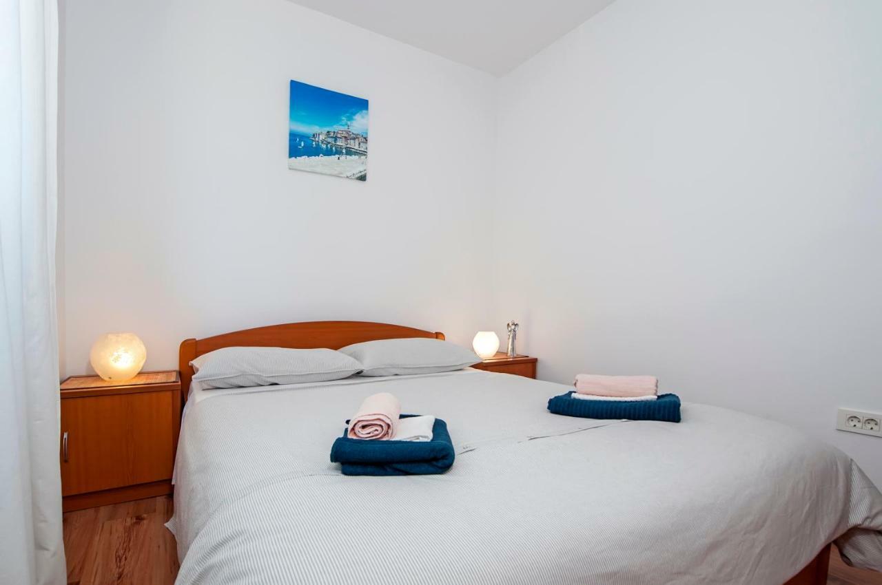 Apartment Thalassa Ровінь Екстер'єр фото