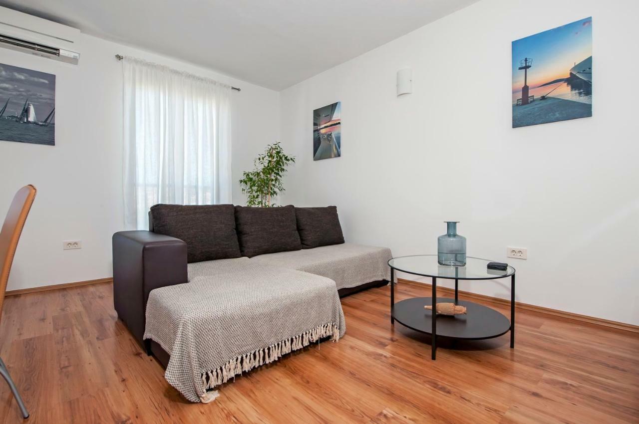 Apartment Thalassa Ровінь Екстер'єр фото
